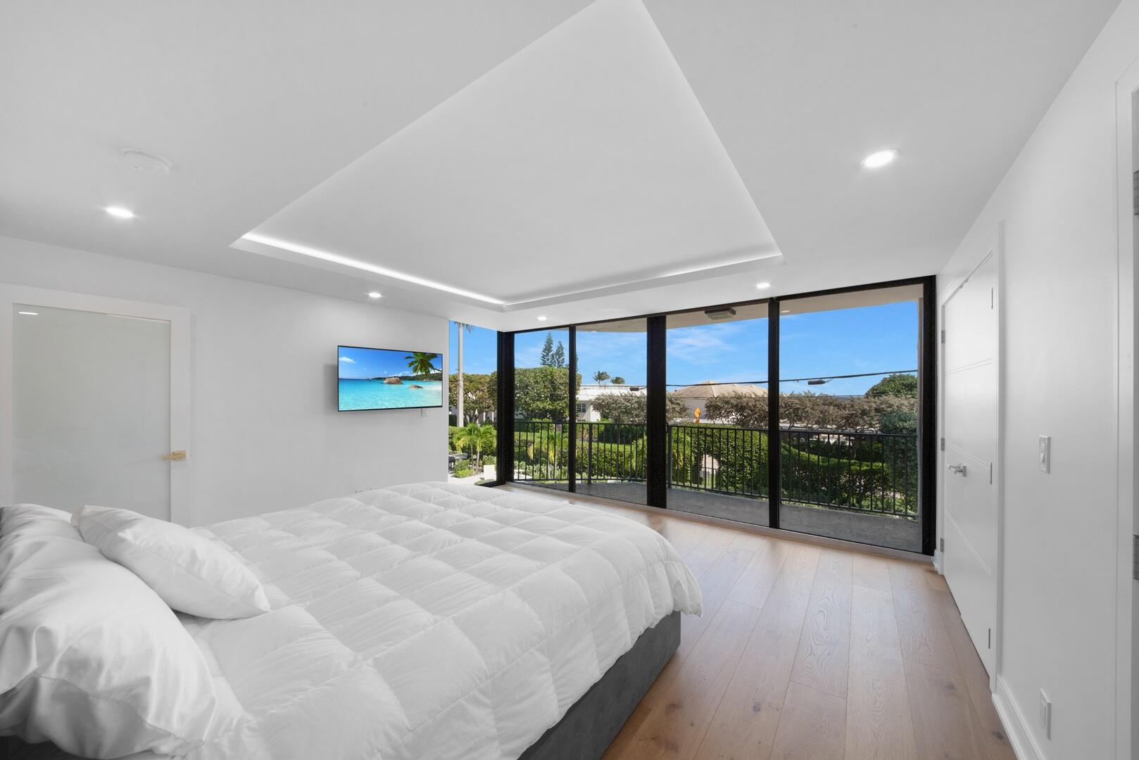 EIGHT HUNDRED OCEAN PLACE - Residential