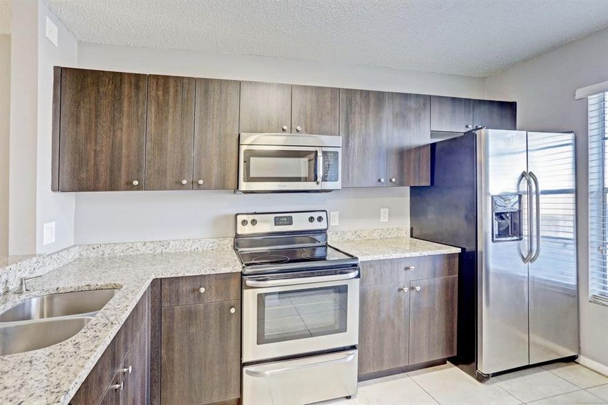 Move in ready 2/2 townhome in Jupiter, FL. Convenient location near Florida's Turnpike and I-95. Low HOA for property. 
***USE FAR BAR AS IS CONTRACT FOR SALE***