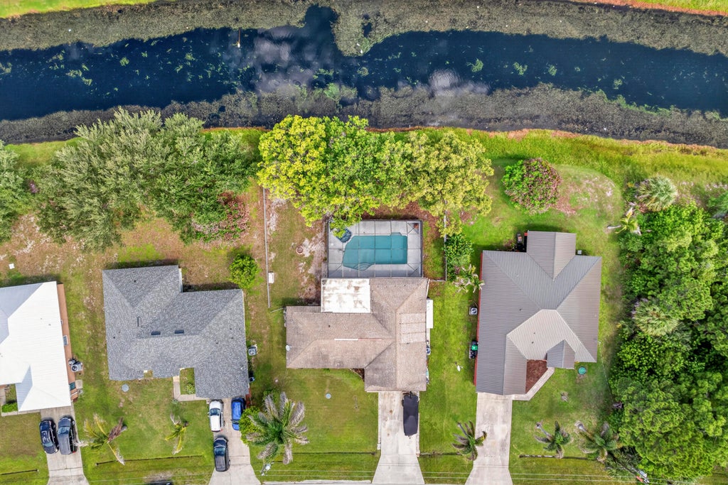 Photo of 2081 SE SOUTH BUTTONWOOD Drive, Port Saint Lucie, FL 34952 (MLS # B26058964)
