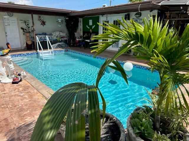 11 52 41 SCOTT LAKE MANOR - Residential