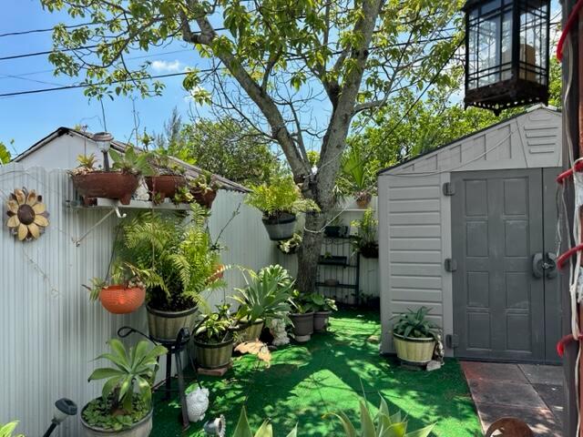 11 52 41 SCOTT LAKE MANOR - Residential