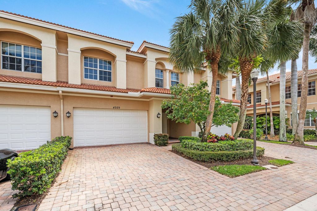 Photo of 4929 Vine Cliff Way E, Palm Beach Gardens, FL 33418 (MLS # R10973108)