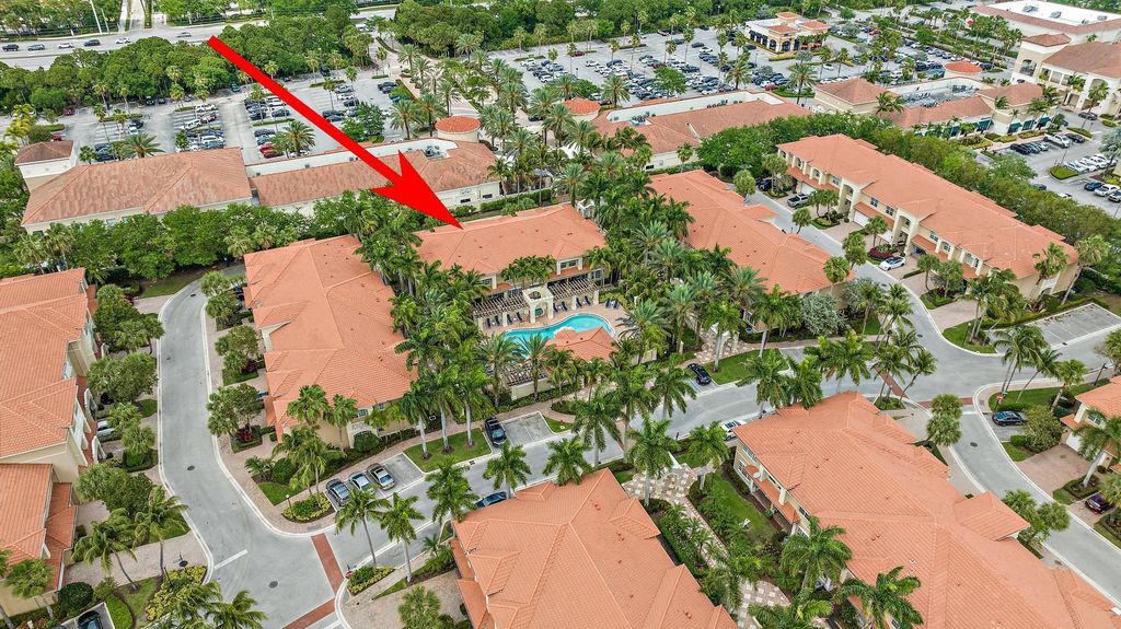 Photo of 4929 Vine Cliff Way E, Palm Beach Gardens, FL 33418 (MLS # R10973108)