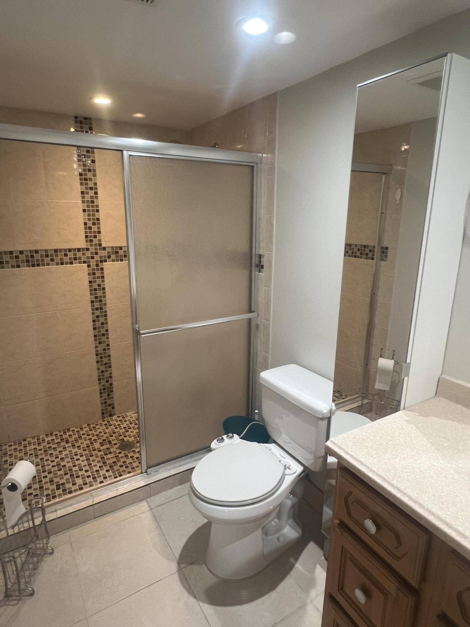 KINGS POINT SAXONY CONDOS - Residential Lease