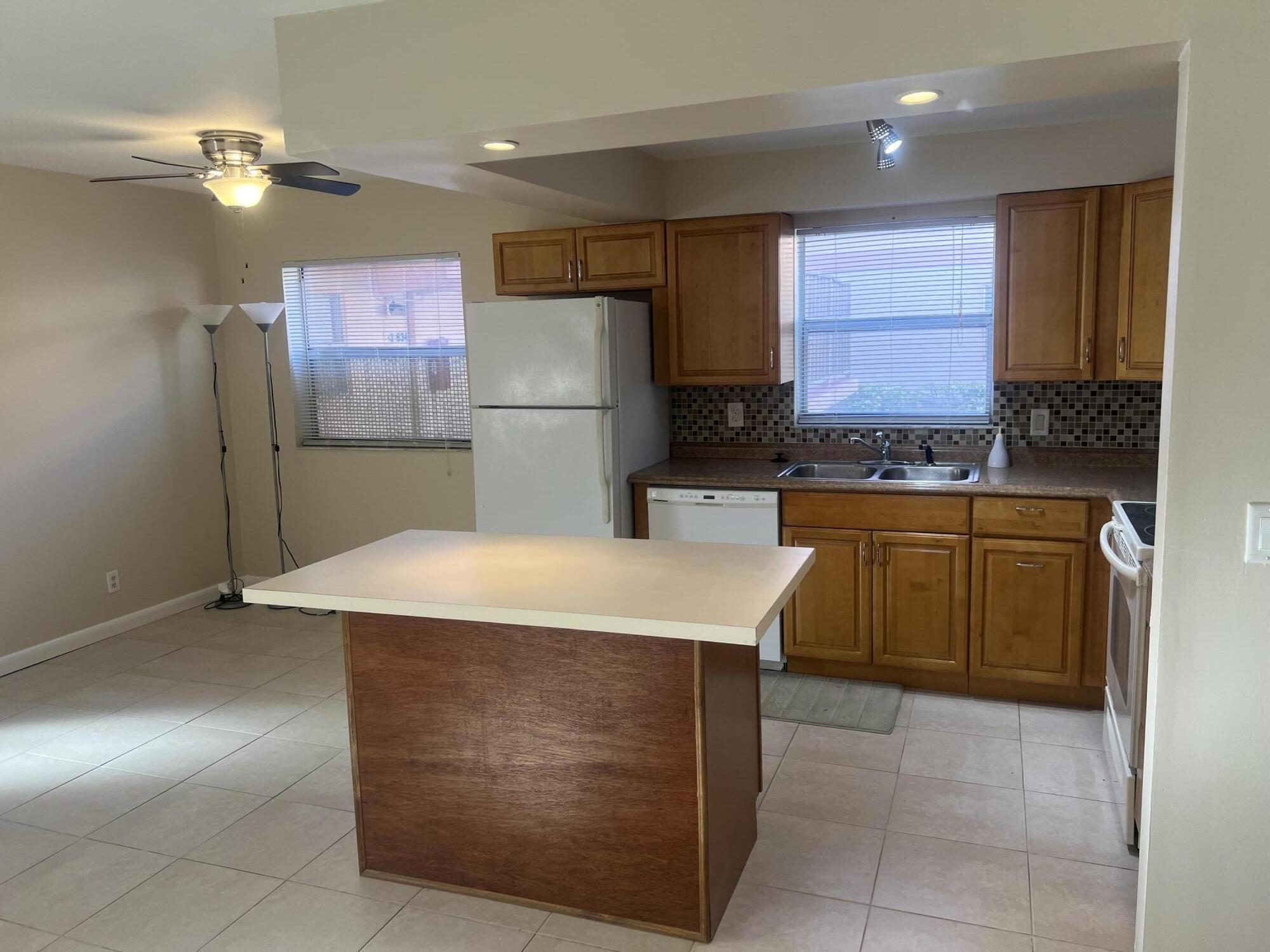 KINGS POINT SAXONY CONDOS - Residential Lease