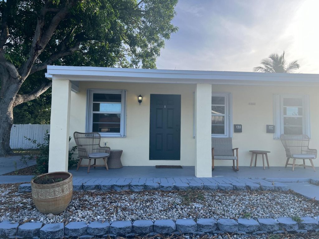 Photo of 1202 S M Street, Lake Worth Beach, FL 33460 (MLS # B26015037)