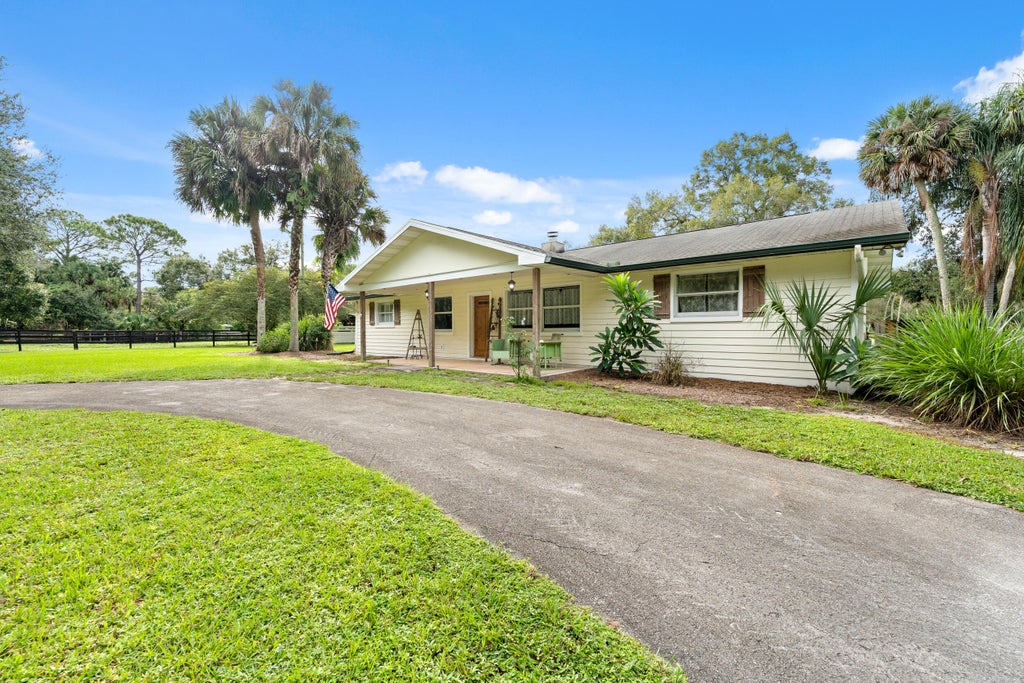 Photo of 5258 SW CHEROKEE Street, Palm City, FL 34990 (MLS # B26080422)