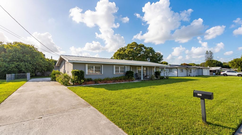 Photo of 4007 Greenwood Drive, Fort Pierce, FL 34982 (MLS # B26043033)