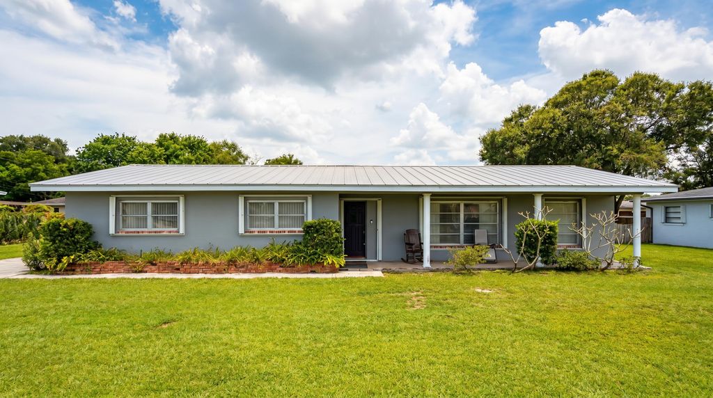 Photo of 4007 Greenwood Drive, Fort Pierce, FL 34982 (MLS # B26043033)