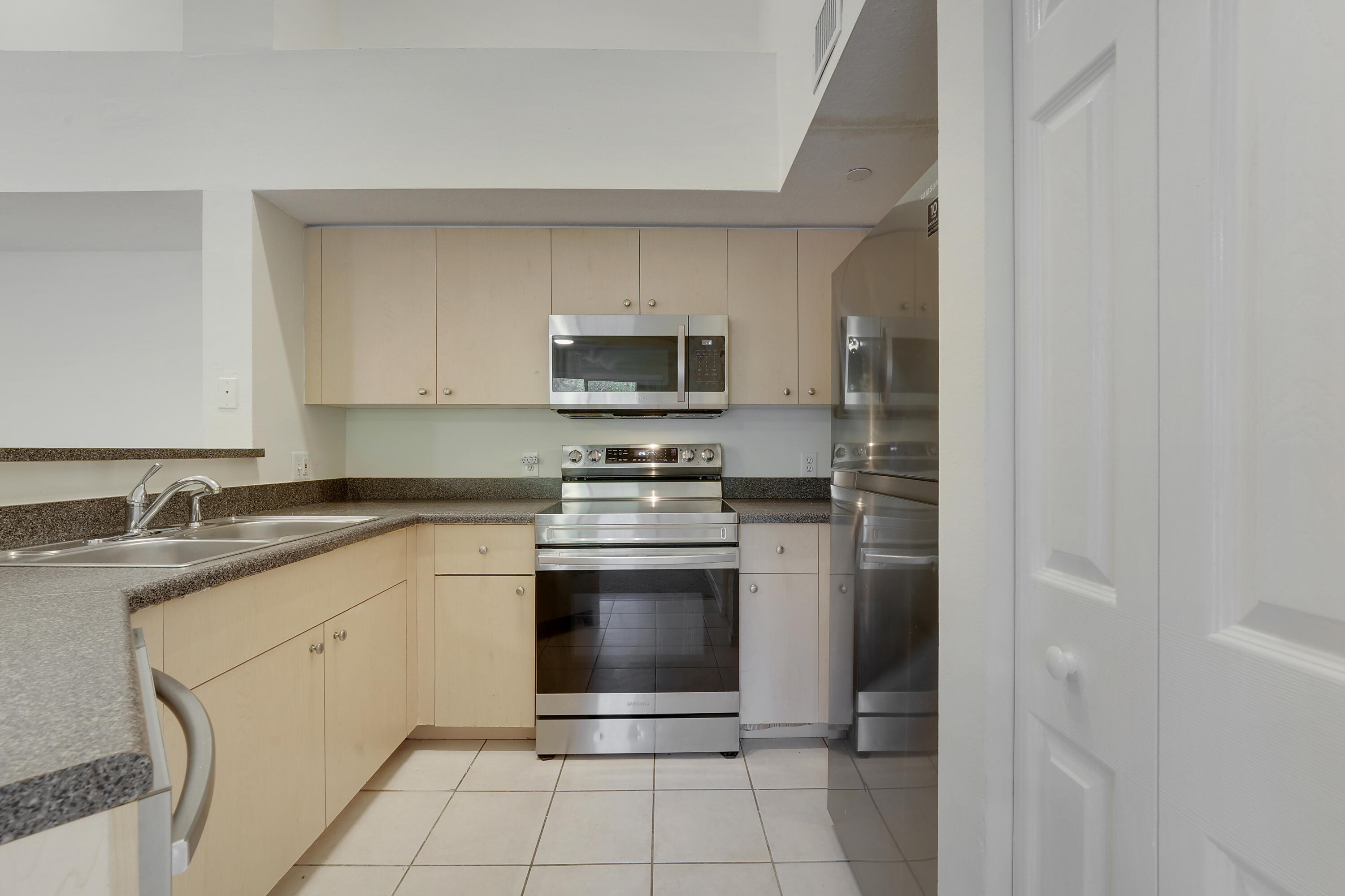 EMERALD ISLE AT LAGUNA LA - Residential