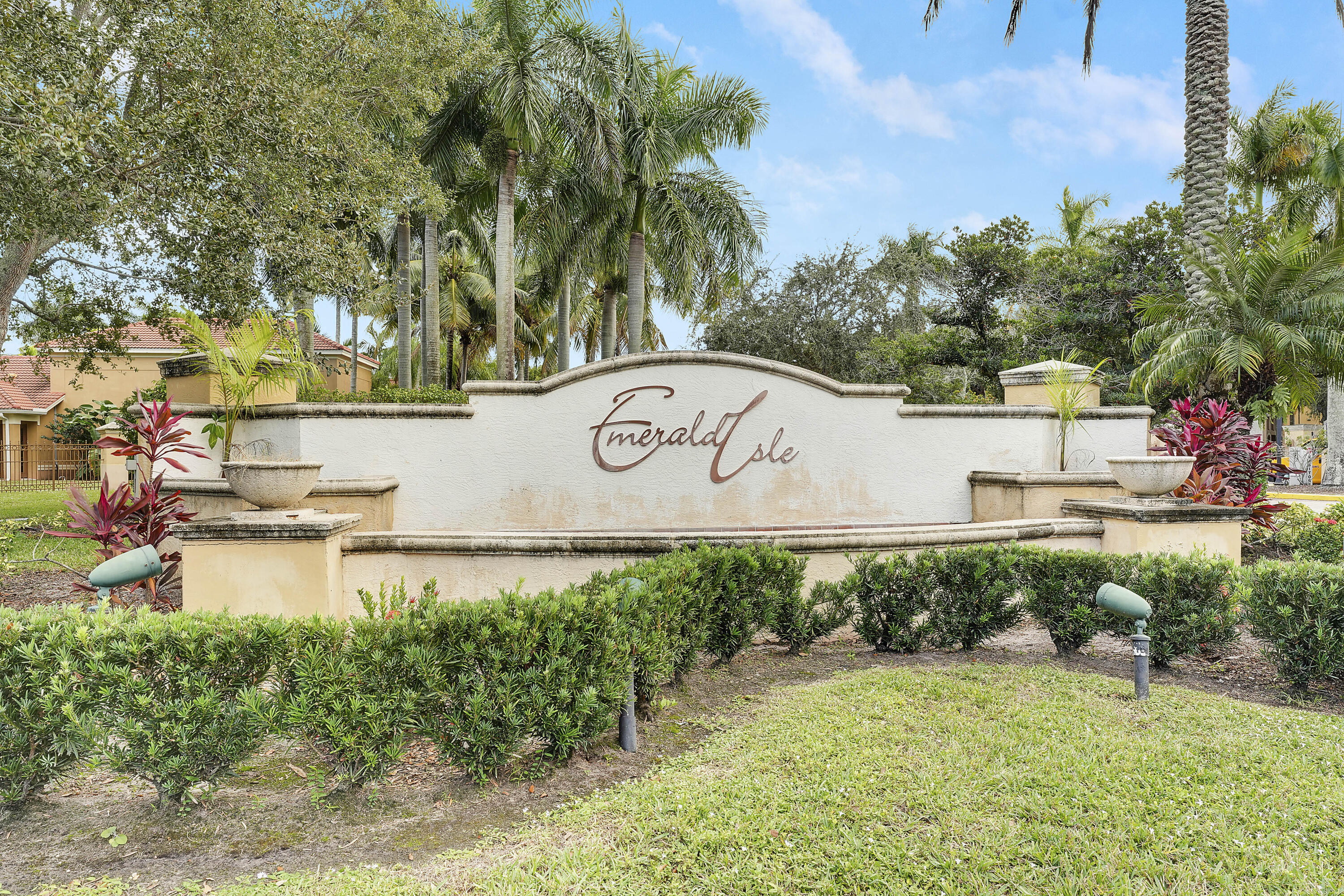 EMERALD ISLE AT LAGUNA LA - Residential