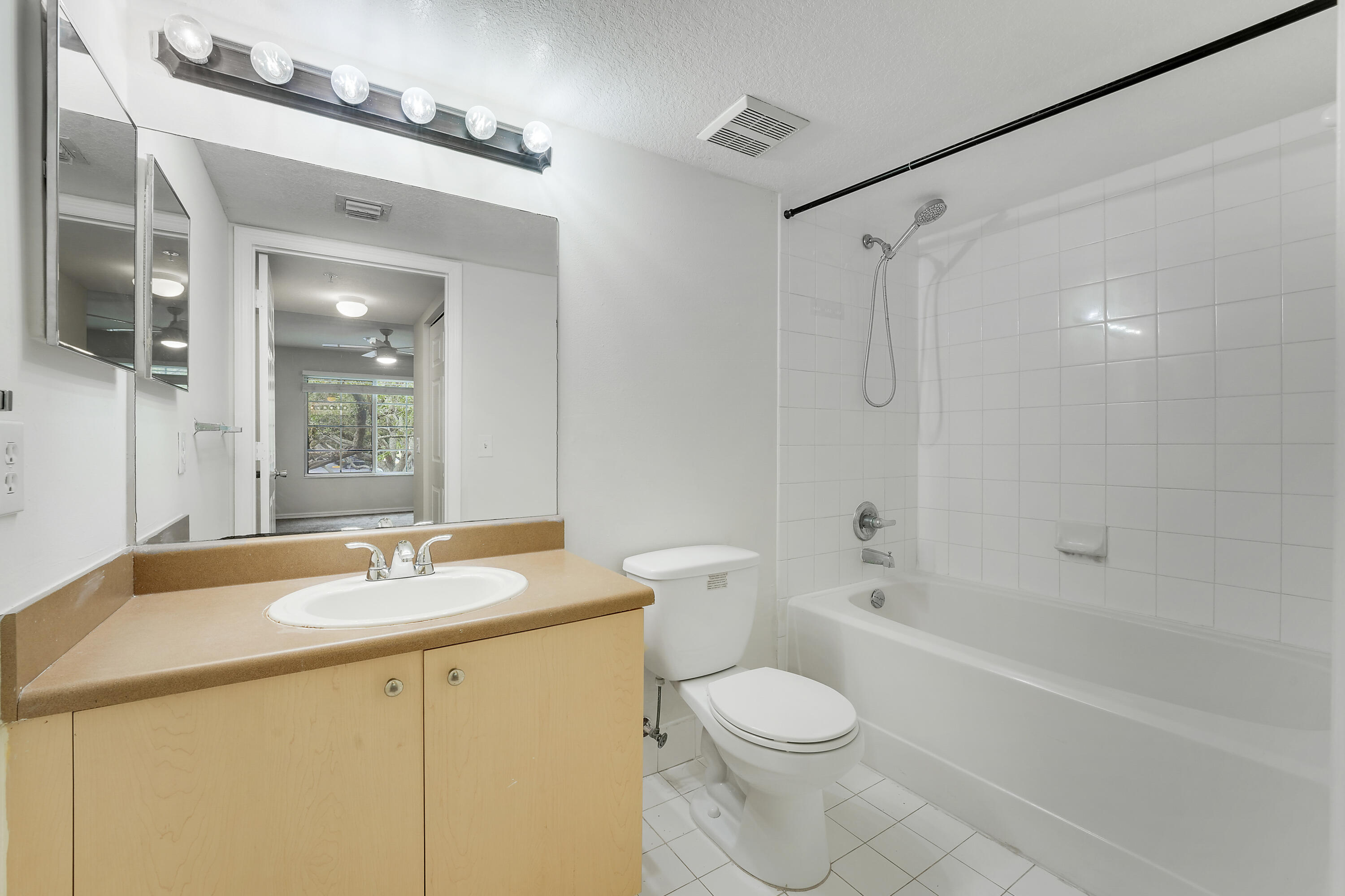 EMERALD ISLE AT LAGUNA LA - Residential