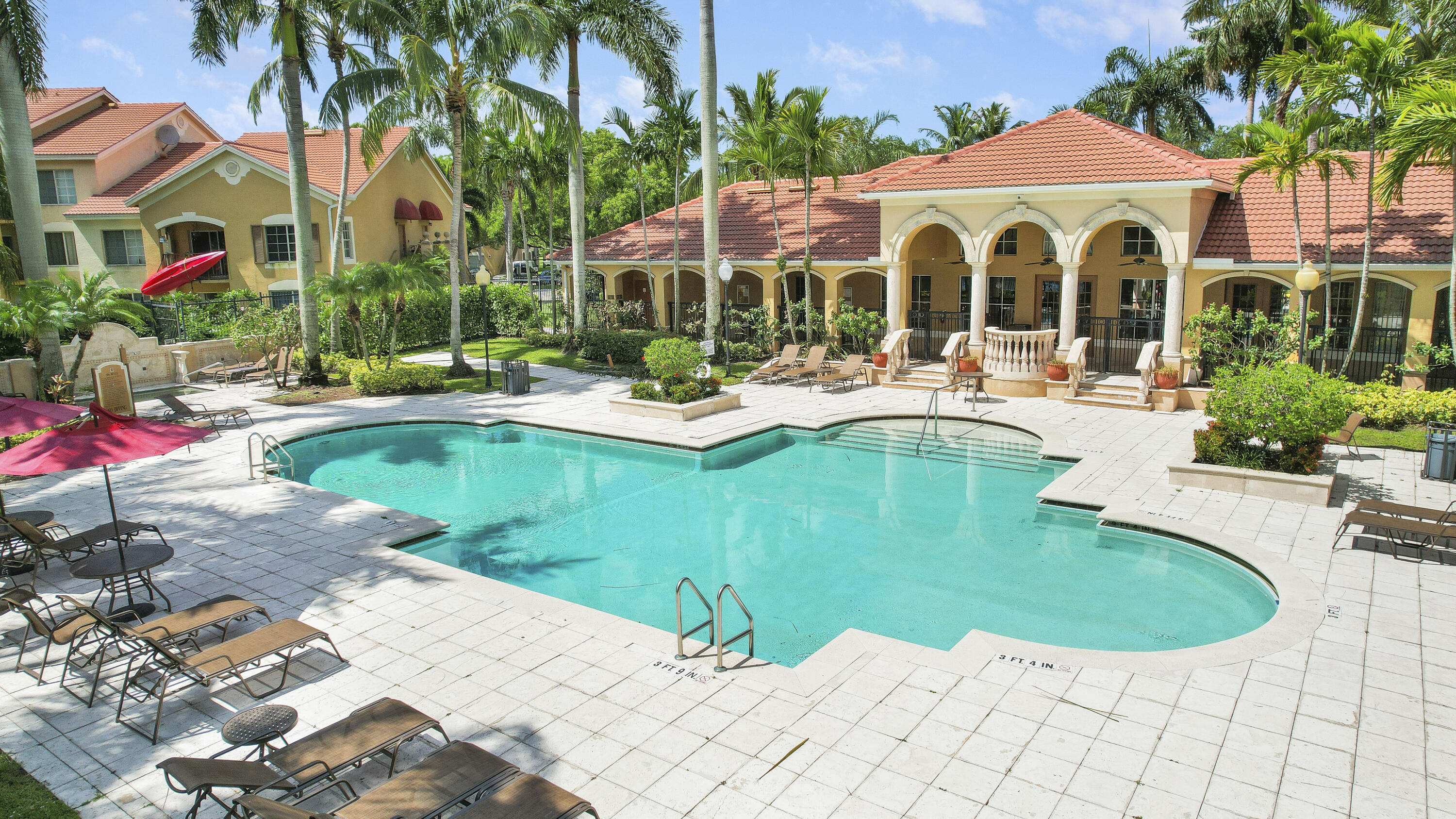 EMERALD ISLE AT LAGUNA LA - Residential