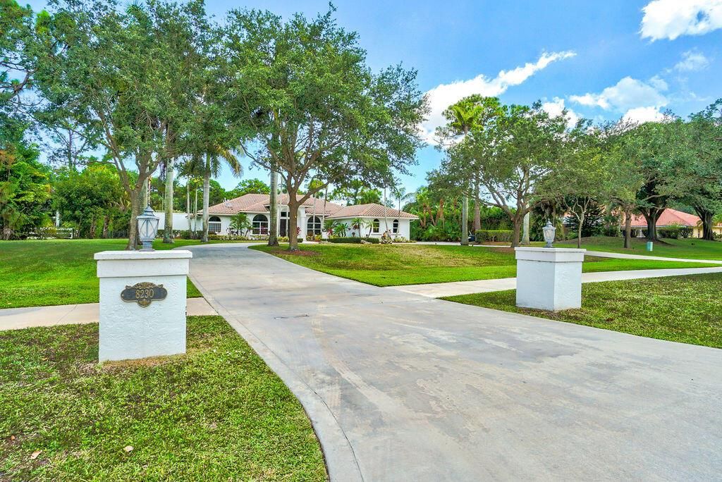 Photo of 8230 Steeplechase Drive, Palm Beach Gardens, FL 33418 (MLS # R10924459)