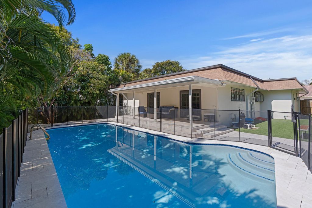 Photo of 486 NW 1st Street, Boca Raton, FL 33432 (MLS # R11164822)