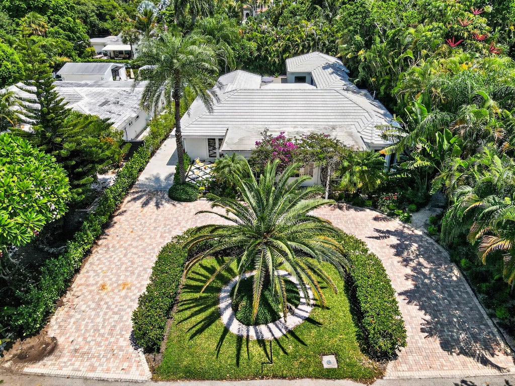 Photo of 714 S Atlantic Drive, Lantana, FL 33462 (MLS # B26073973)