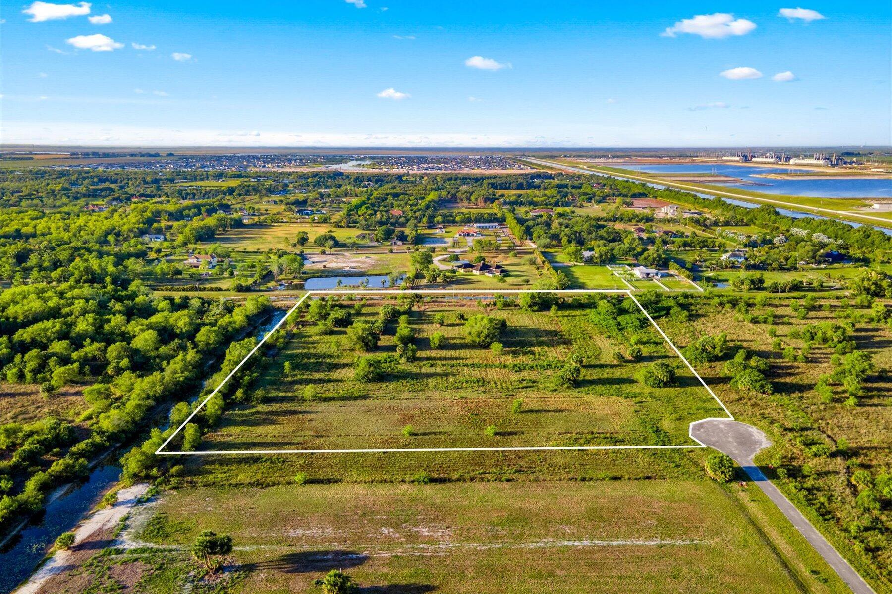 WHITE FENCES EQUESTRIAN E - Residential Lease