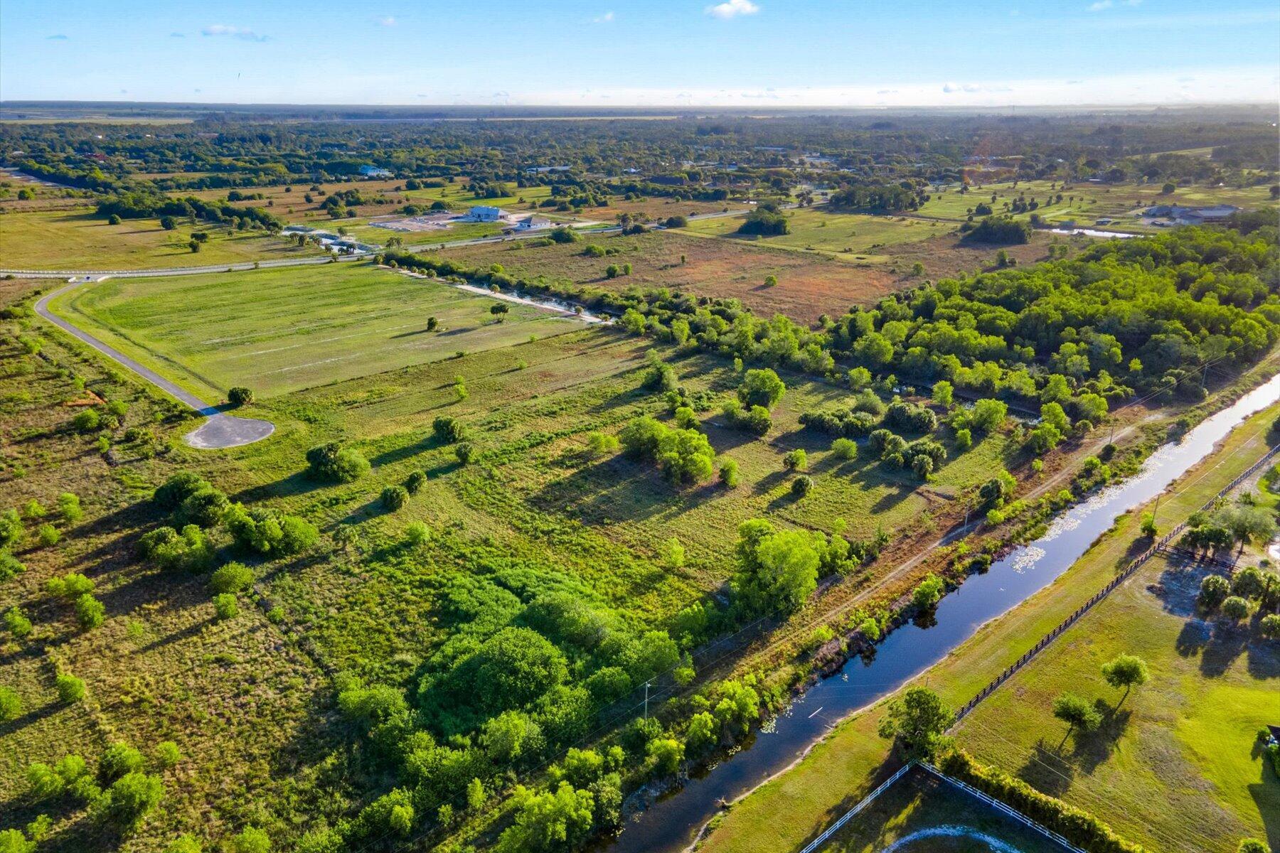 WHITE FENCES EQUESTRIAN E - Residential Lease
