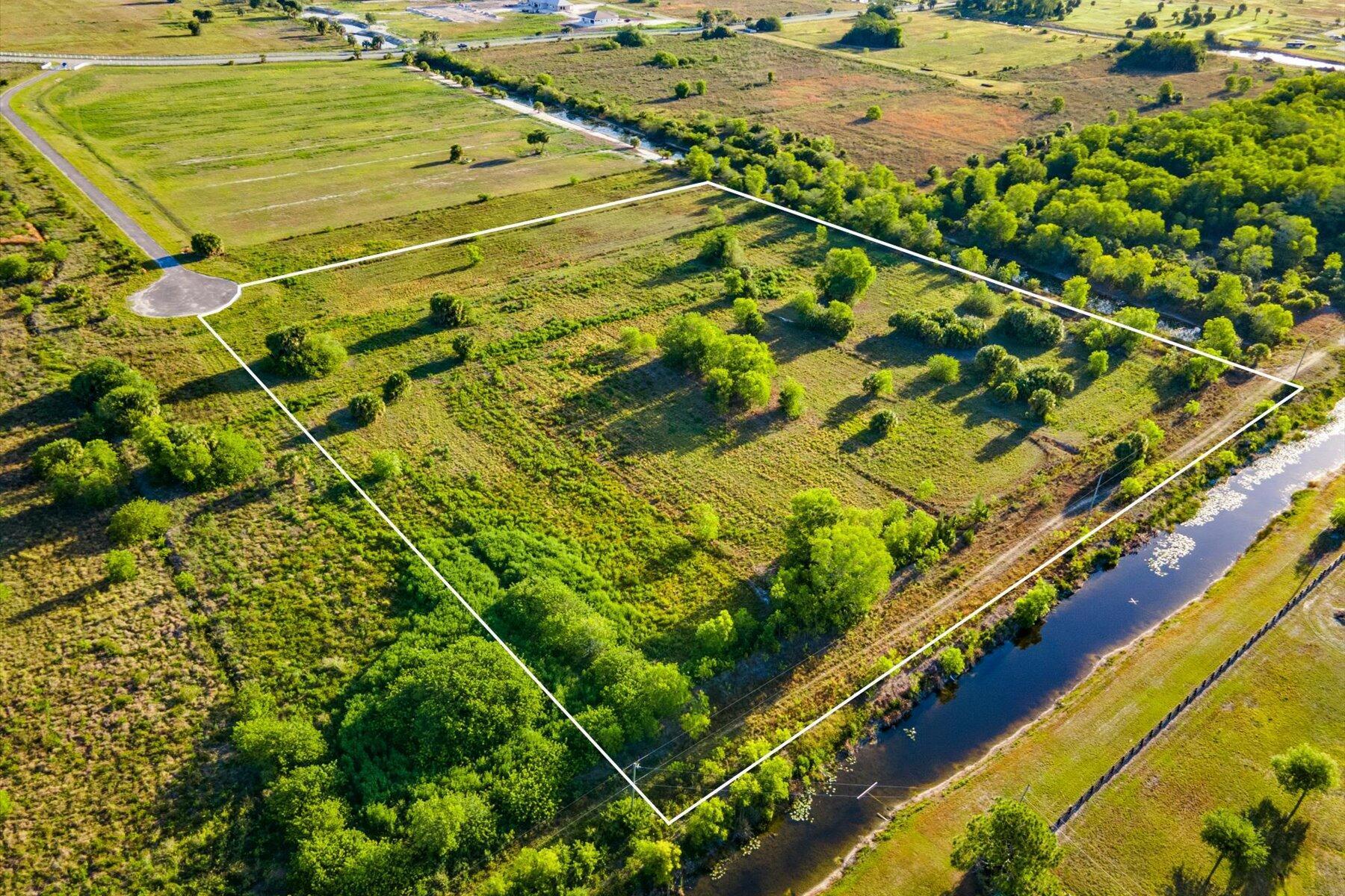 WHITE FENCES EQUESTRIAN E - Residential Lease