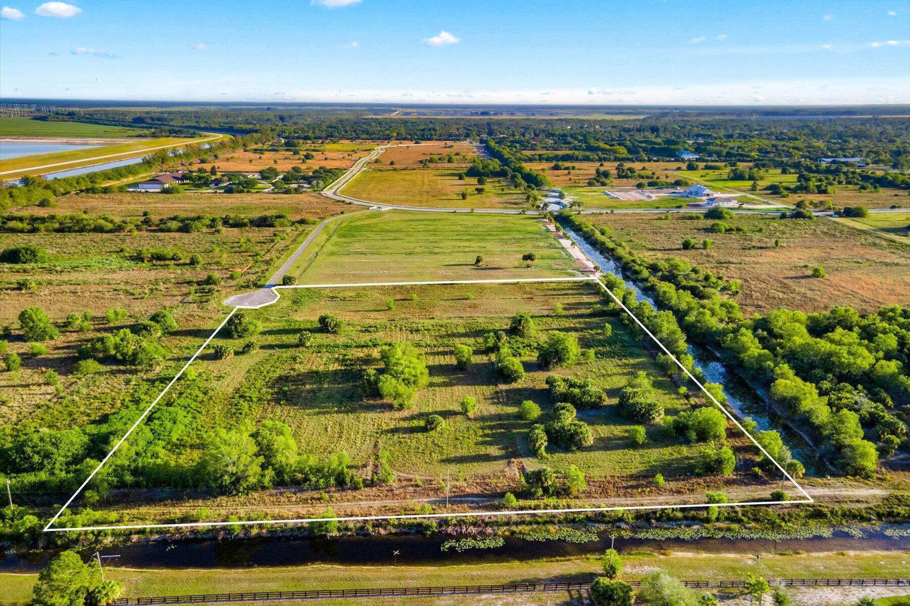 WHITE FENCES EQUESTRIAN E - Residential Lease