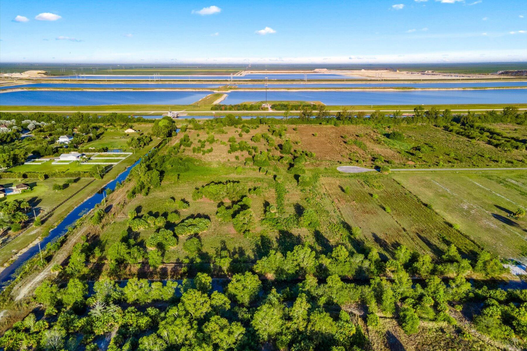 WHITE FENCES EQUESTRIAN E - Residential Lease