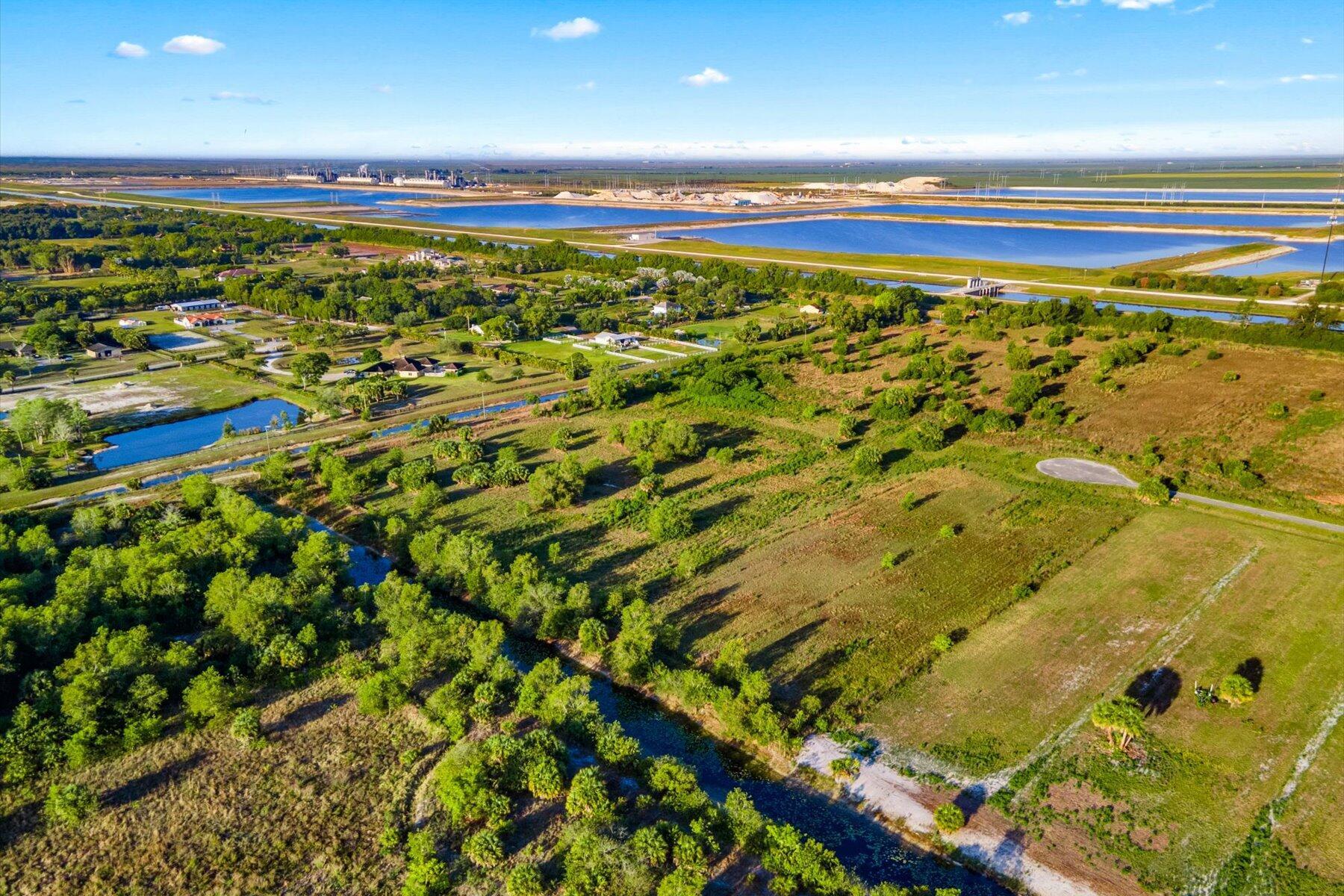 WHITE FENCES EQUESTRIAN E - Residential Lease