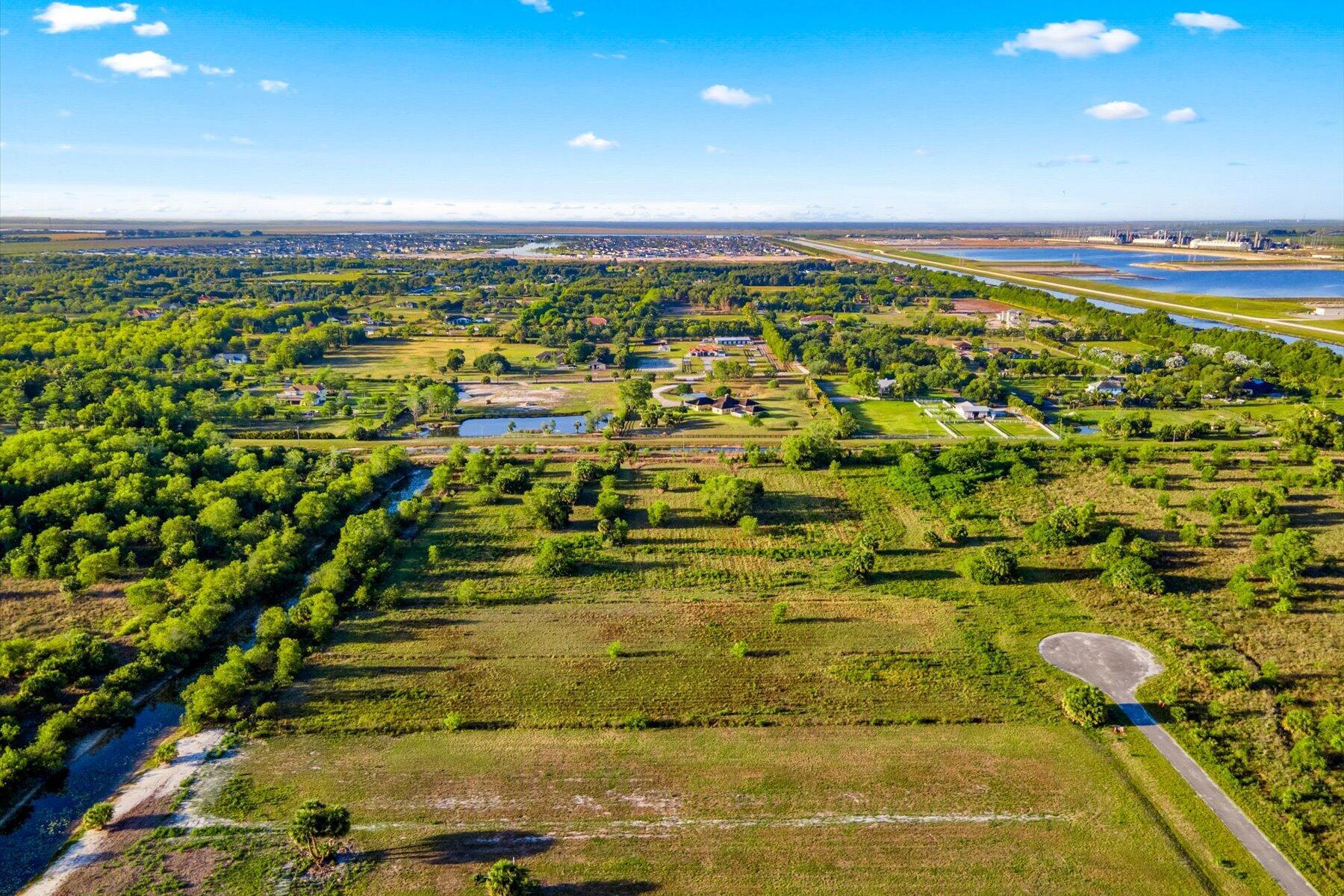 WHITE FENCES EQUESTRIAN E - Residential Lease