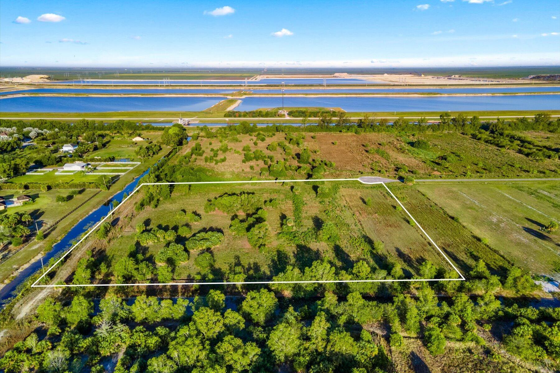 WHITE FENCES EQUESTRIAN E - Residential Lease