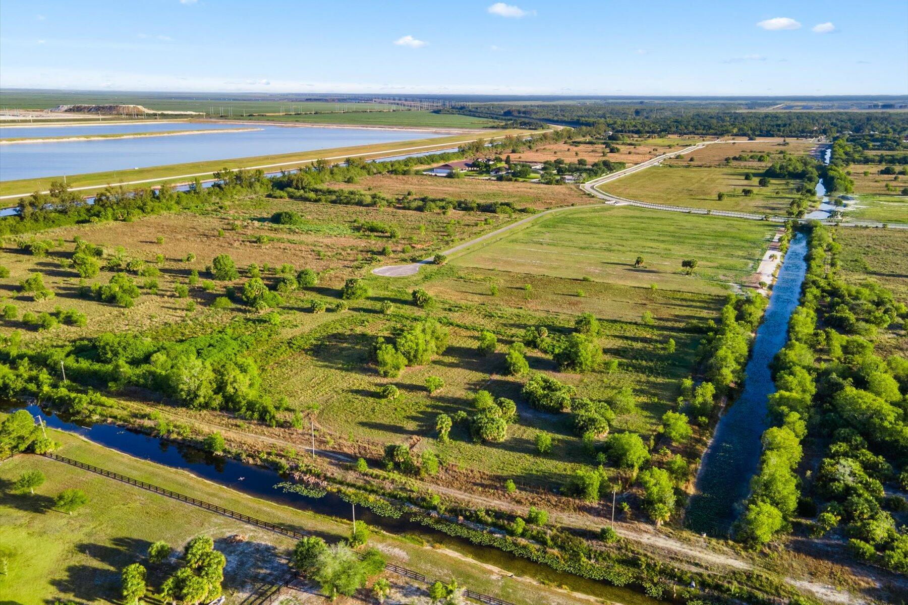 WHITE FENCES EQUESTRIAN E - Residential Lease