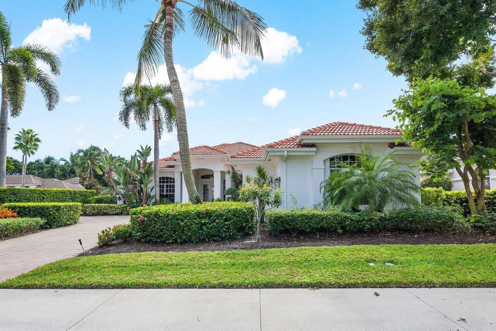 Photo of 132 Pembroke Drive, Palm Beach Gardens, FL 33418 (MLS # R11022776)