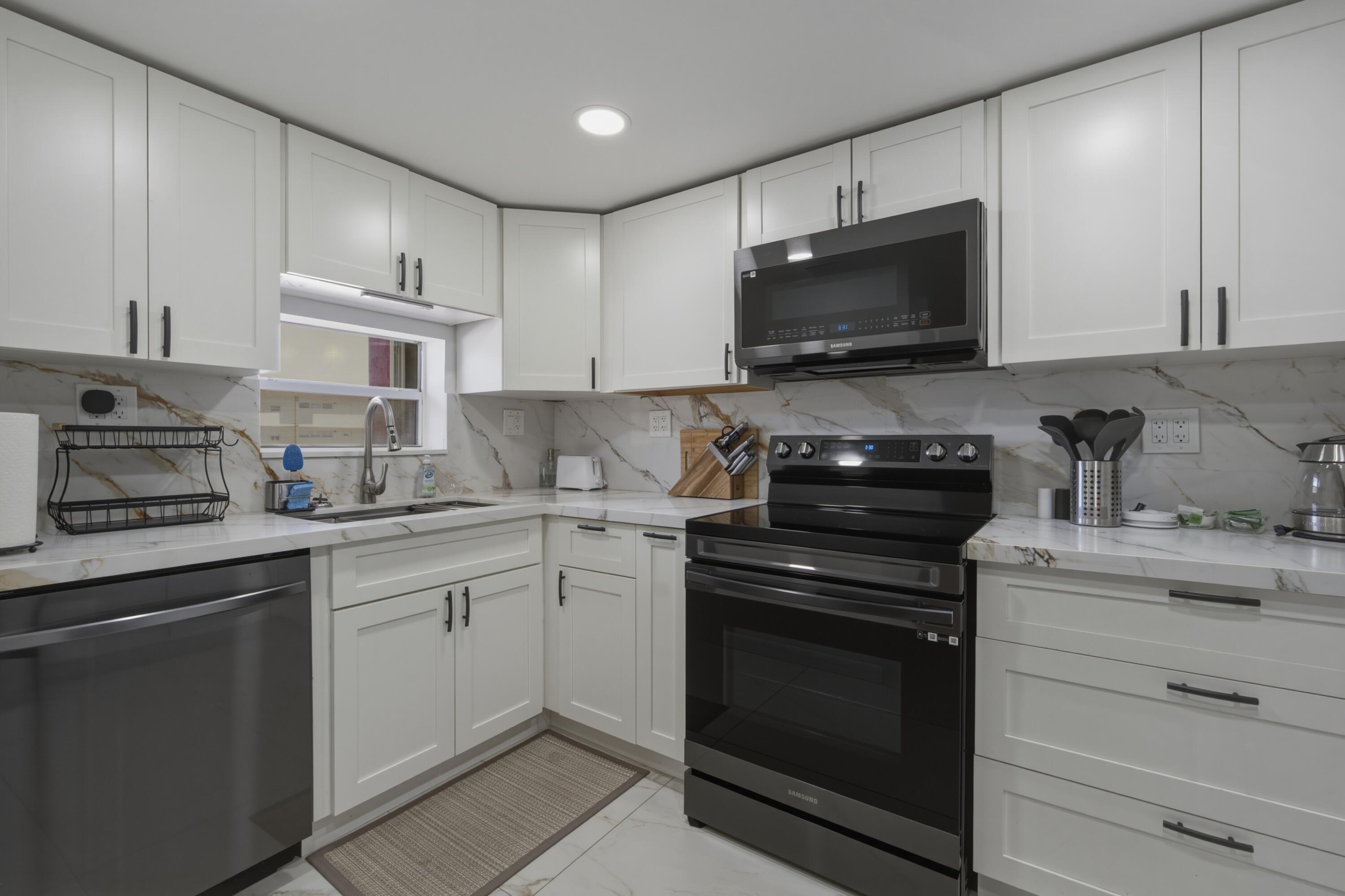 9823 S Hollybrook Lake Drive 206, Pembroke Pines FL 33025