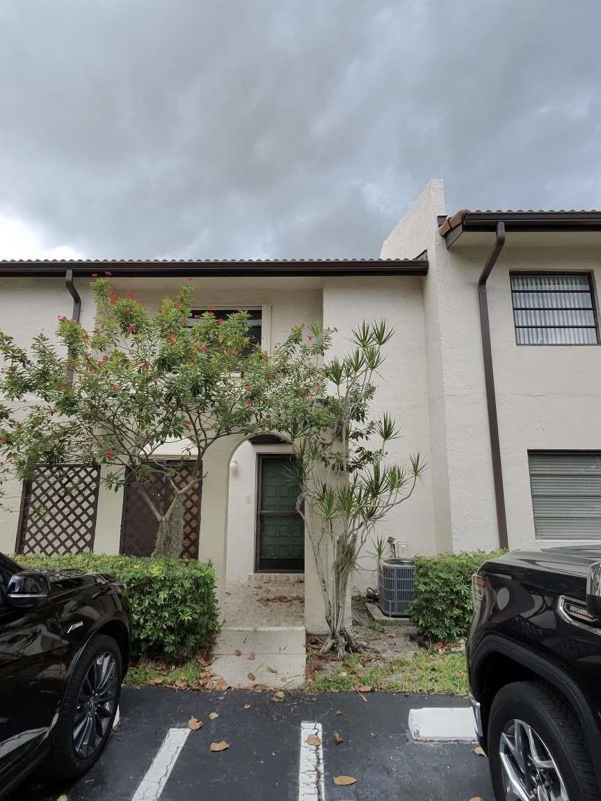 Townhouse 2/2 1/2 w/porcelain floors. One year old kitchen with Quartz Countertops. Completely Remodeled. Beautifull Community all ages. Close to shopping, schools, turnpike and 95. New Roof. Clubhouse with Pool. Gated Security.
