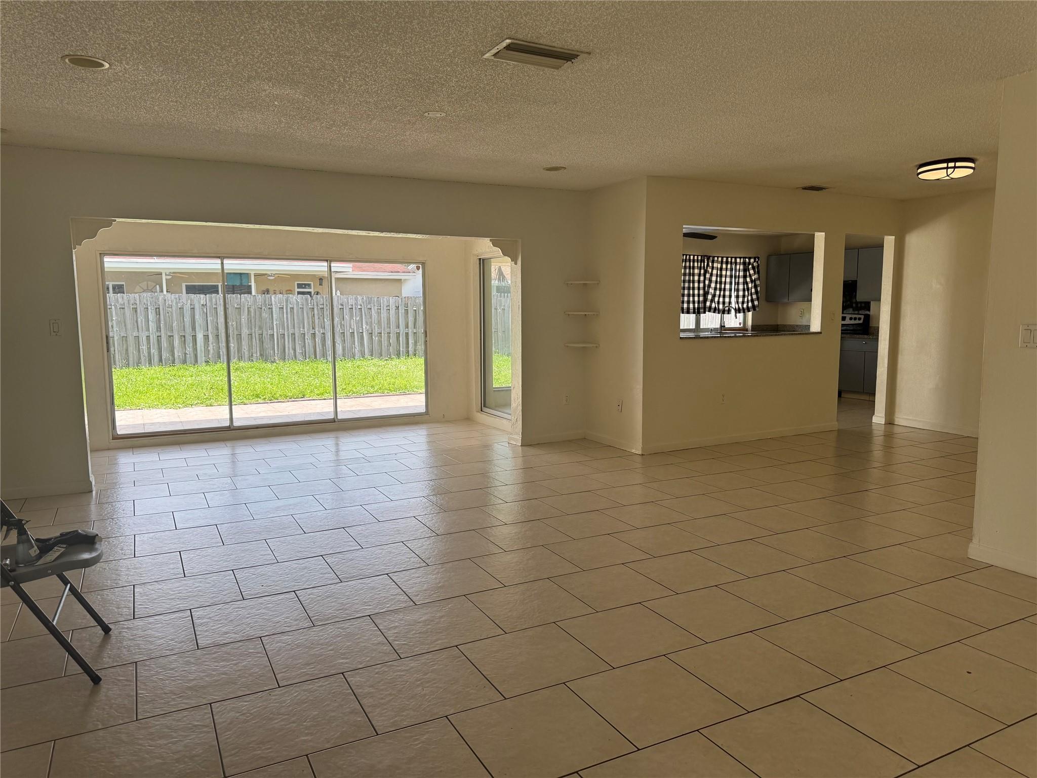 GREAT, Spacious 3/2, LARGE Eat-in Kitchen & 2 cars garage; Fully fenced-in yard and Fully tiled. Long term OK.*Pets OK, Available now****Move-in$$: 1st Prorated + 2 Security