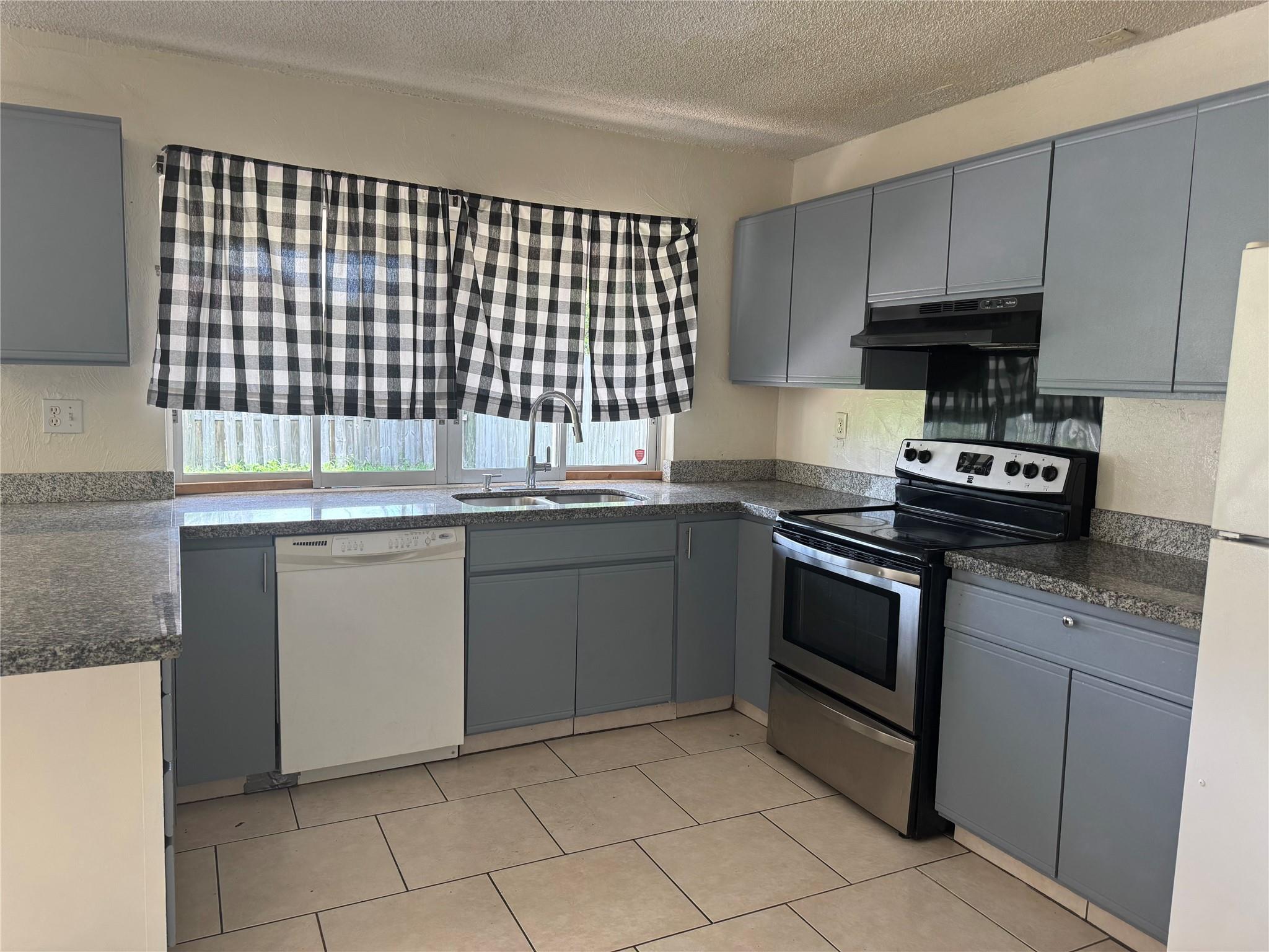 Sunrise Golf Village Sec - Residential Lease