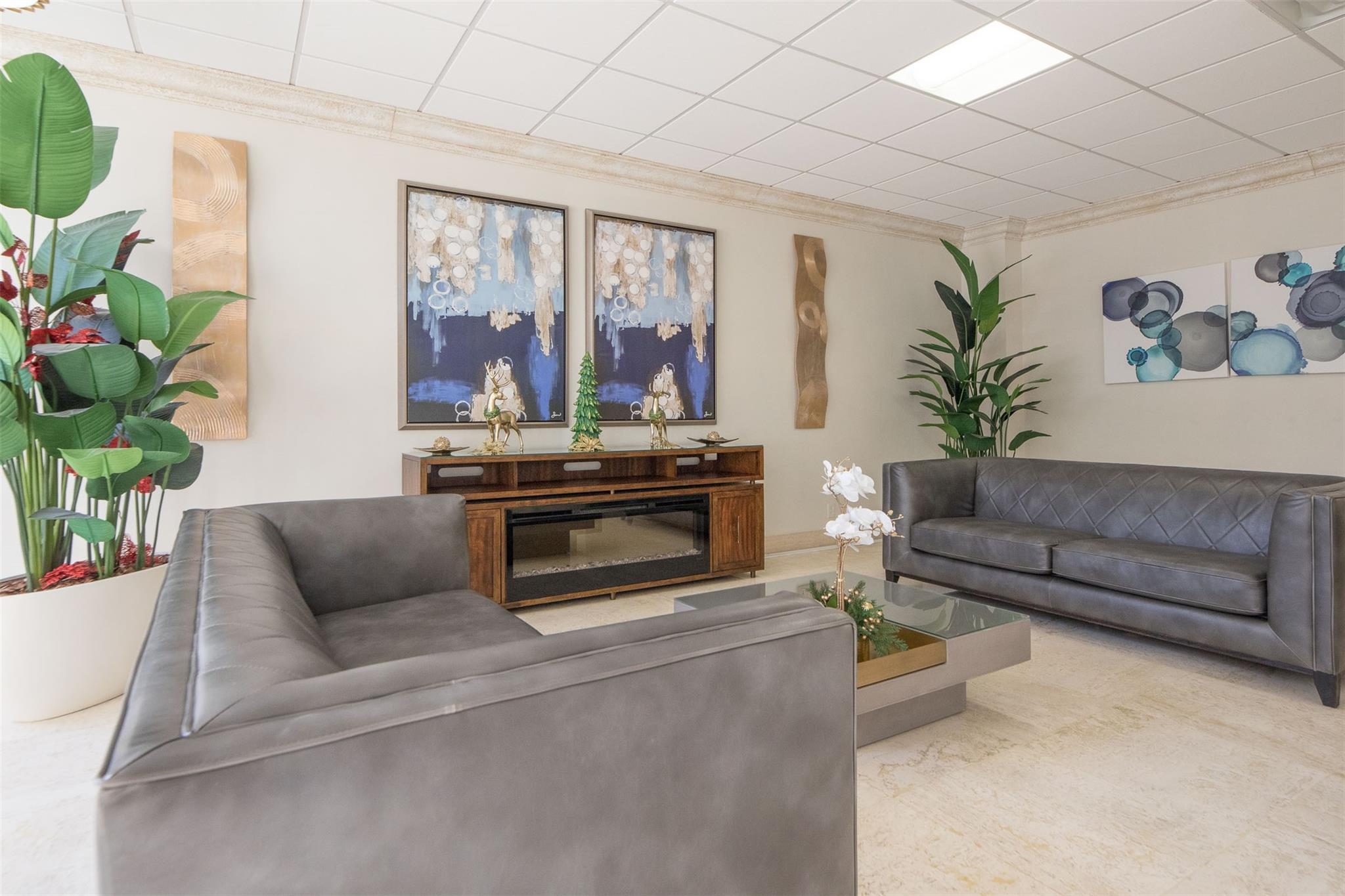 JAMAICA HOUSE CONDOMINIUM - Residential