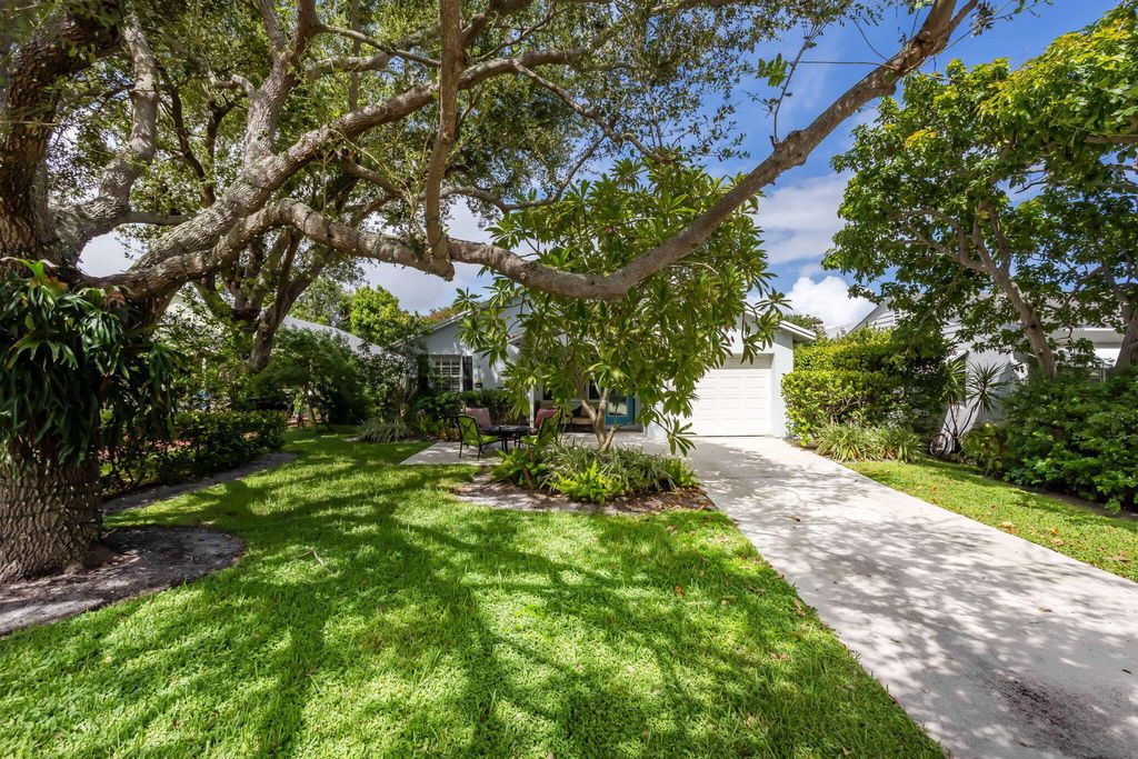 Photo of 217 NE 10th Street, Delray Beach, FL 33444 (MLS # R11130100)