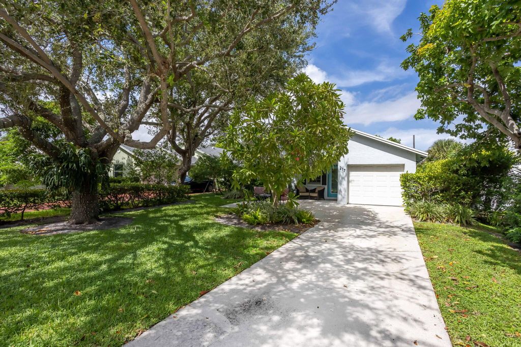 Photo of 217 NE 10th Street, Delray Beach, FL 33444 (MLS # R11130100)