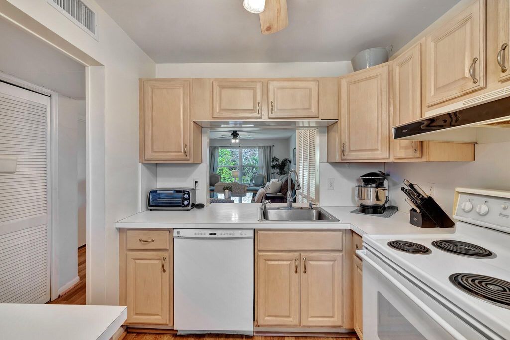 listing image 0
