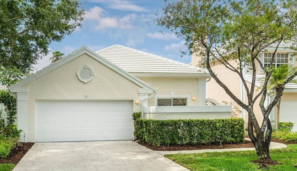 Photo of 13 Brighton Court, Palm Beach Gardens, FL 33418 (MLS # R10730005)