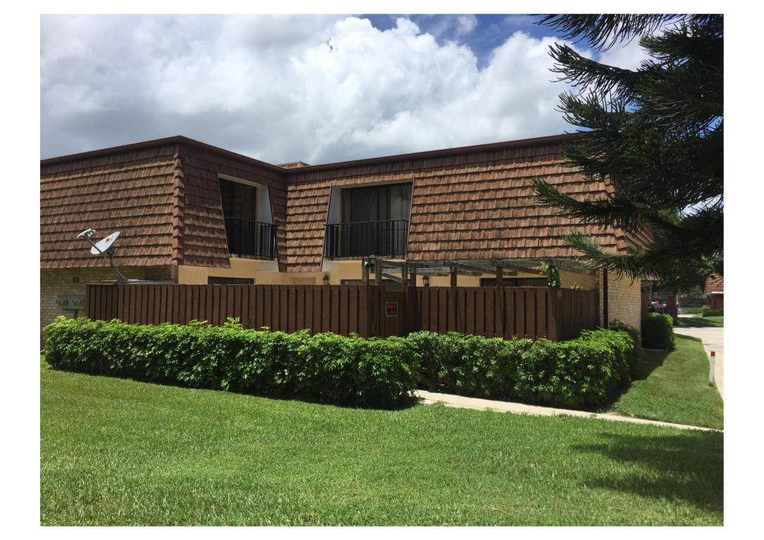 Great courtyard townhouse. 3 bedroom, 3 bath. Clean and ready to move-in. Sherwood Lakes has large community pool, 2 playgrounds, tennis,basketball. Close to I-95 and the Turnpike. Safe, patrolled development.