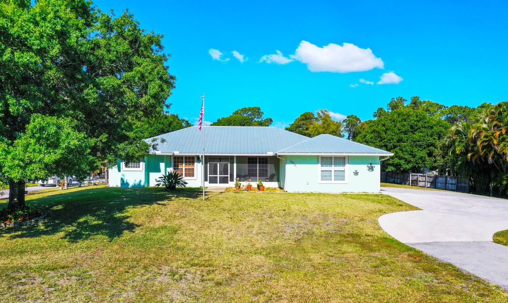 Photo of 6009 Silver Oak Drive, Fort Pierce, FL 34982 (MLS # R10976799)