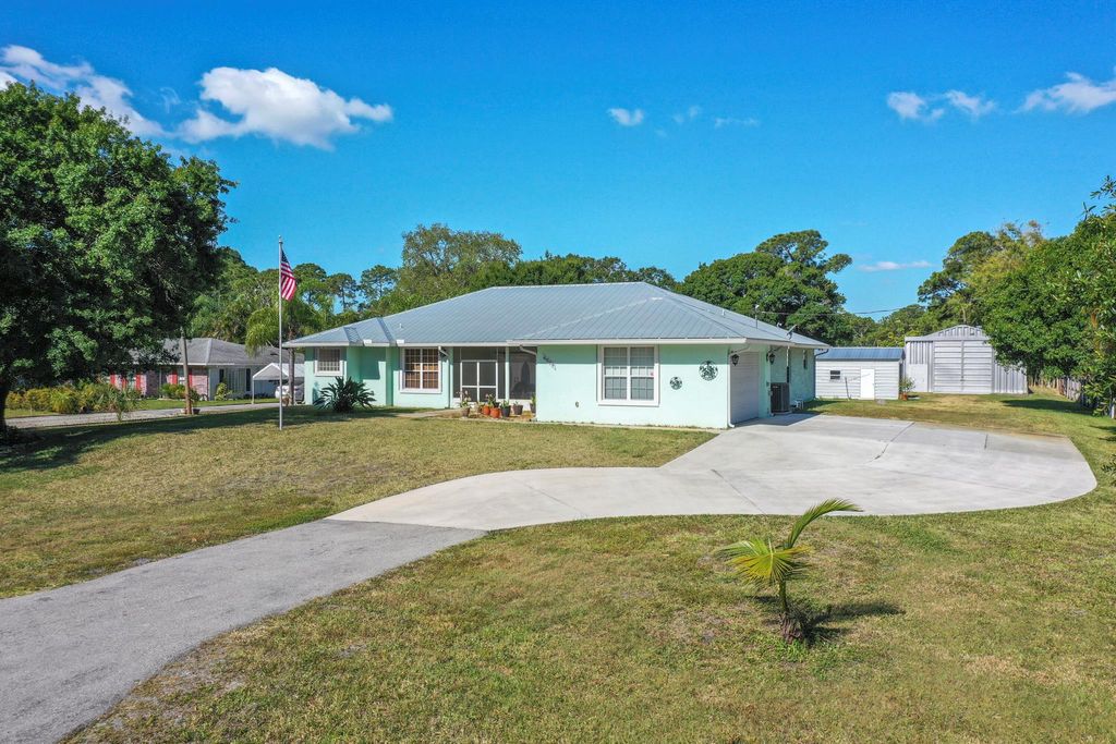 Photo of 6009 Silver Oak Drive, Fort Pierce, FL 34982 (MLS # R10976799)