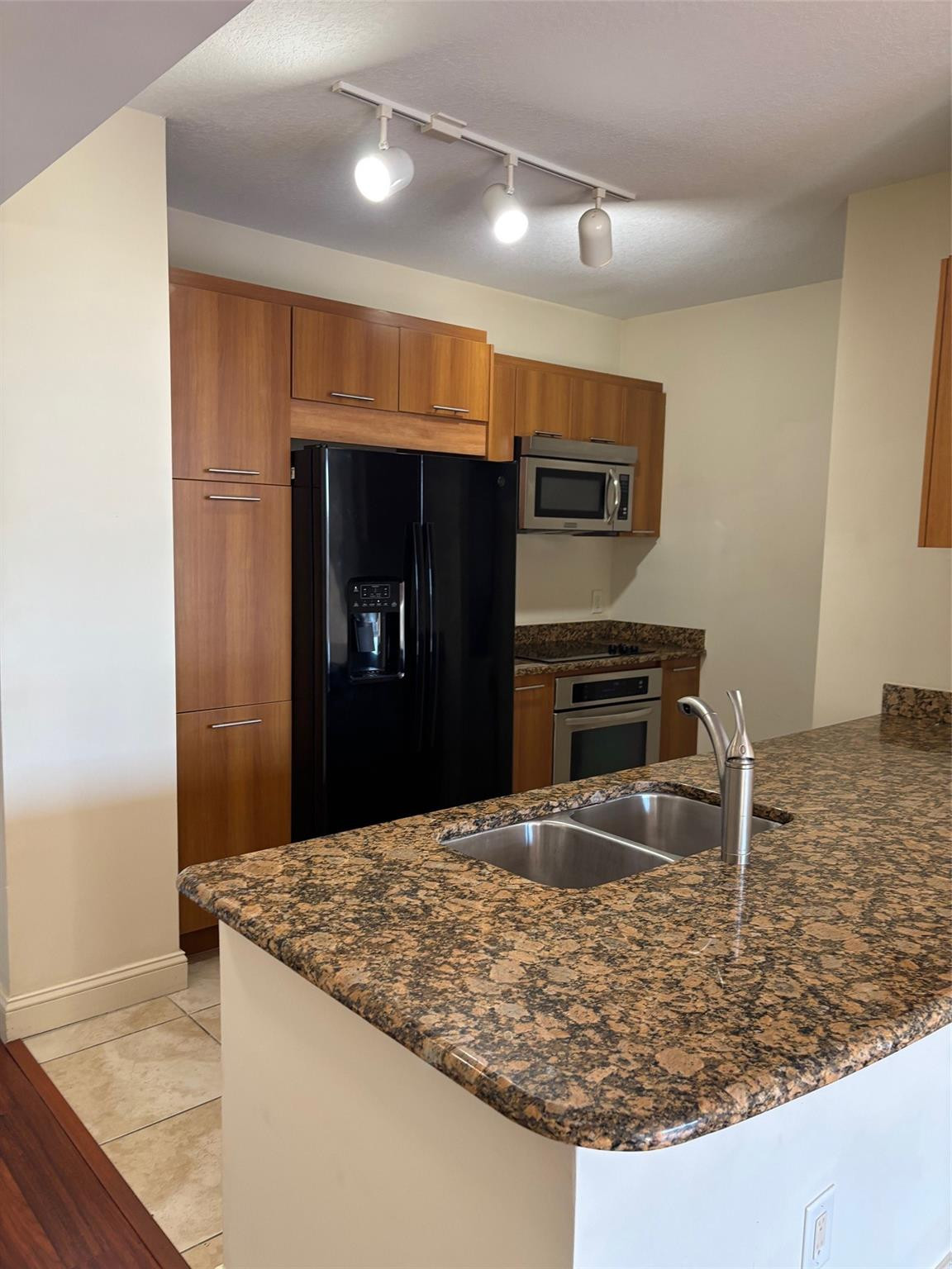 VERANDA AT PLANTATION - Residential Lease