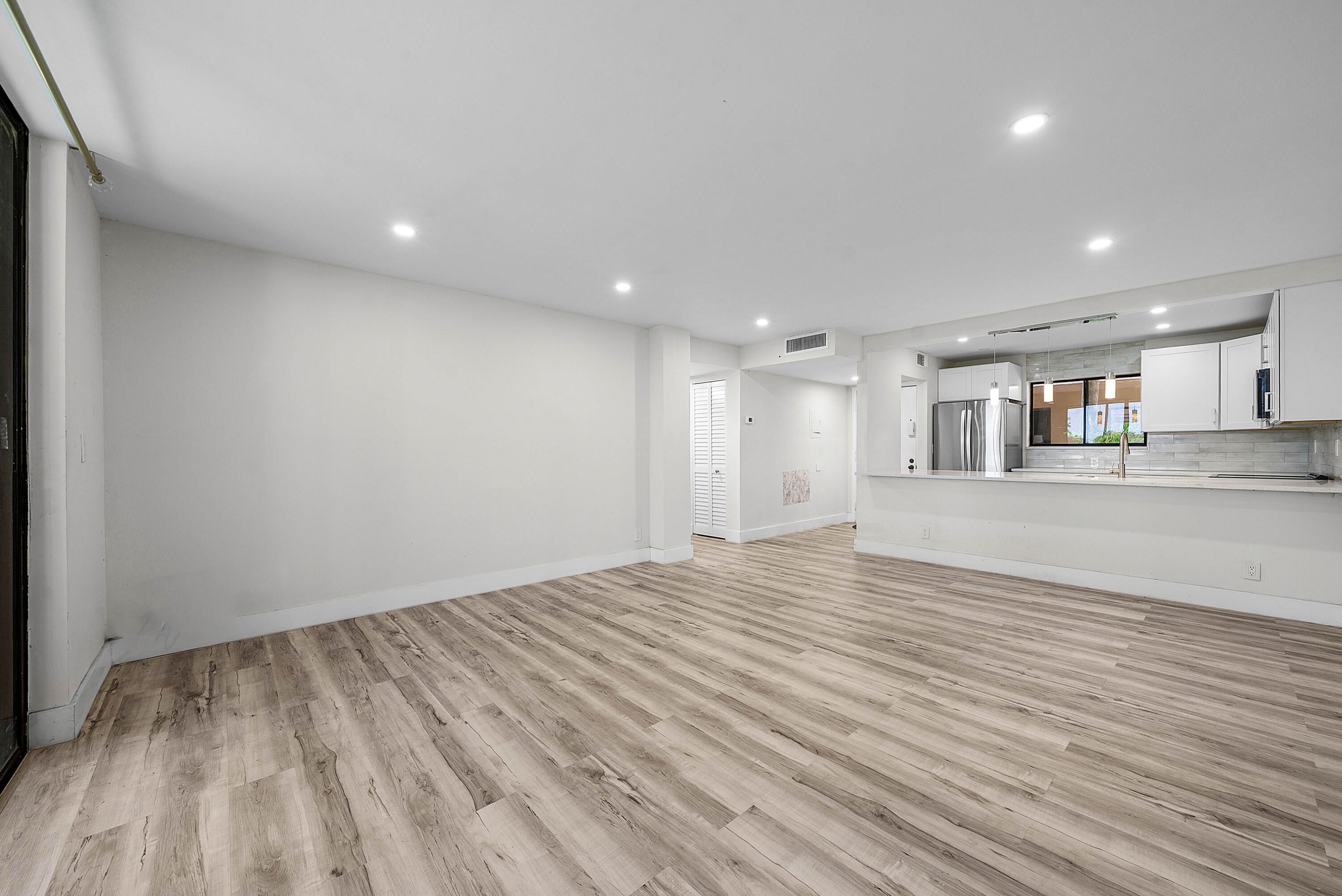 5190 LAS VERDES Circle 105