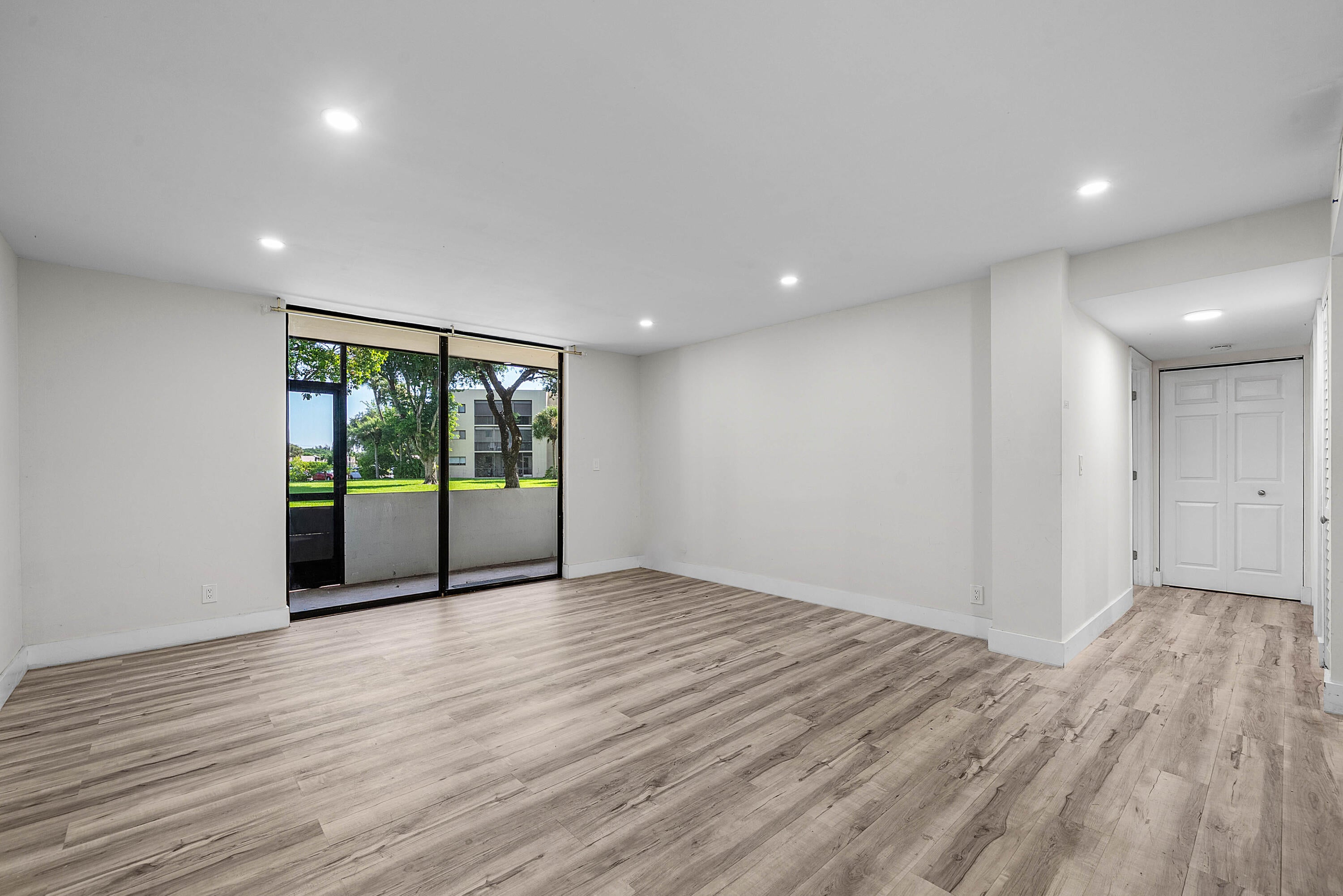 5190 LAS VERDES Circle 105
