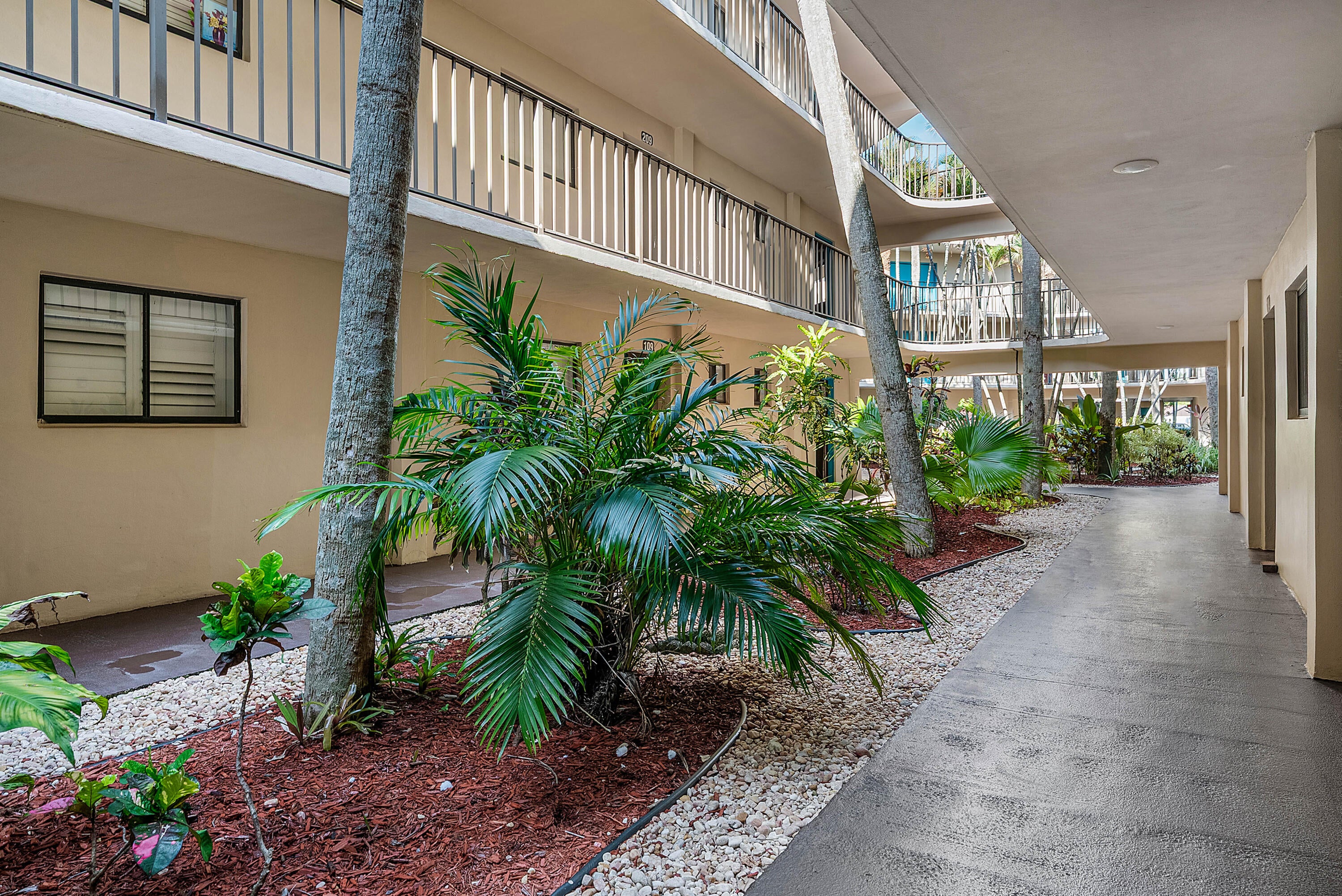 5190 LAS VERDES Circle 105