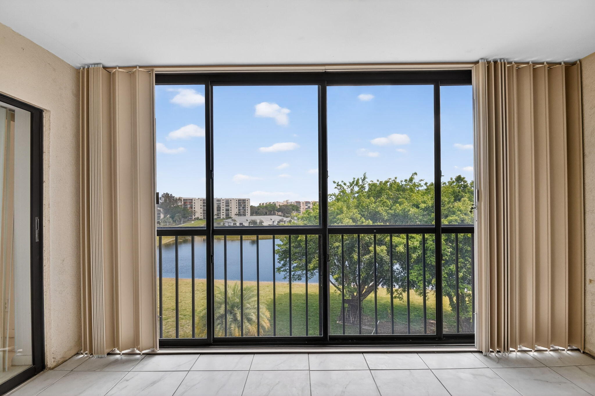 HUNTINGTON LAKES SEC TWO CONDOS - Residential