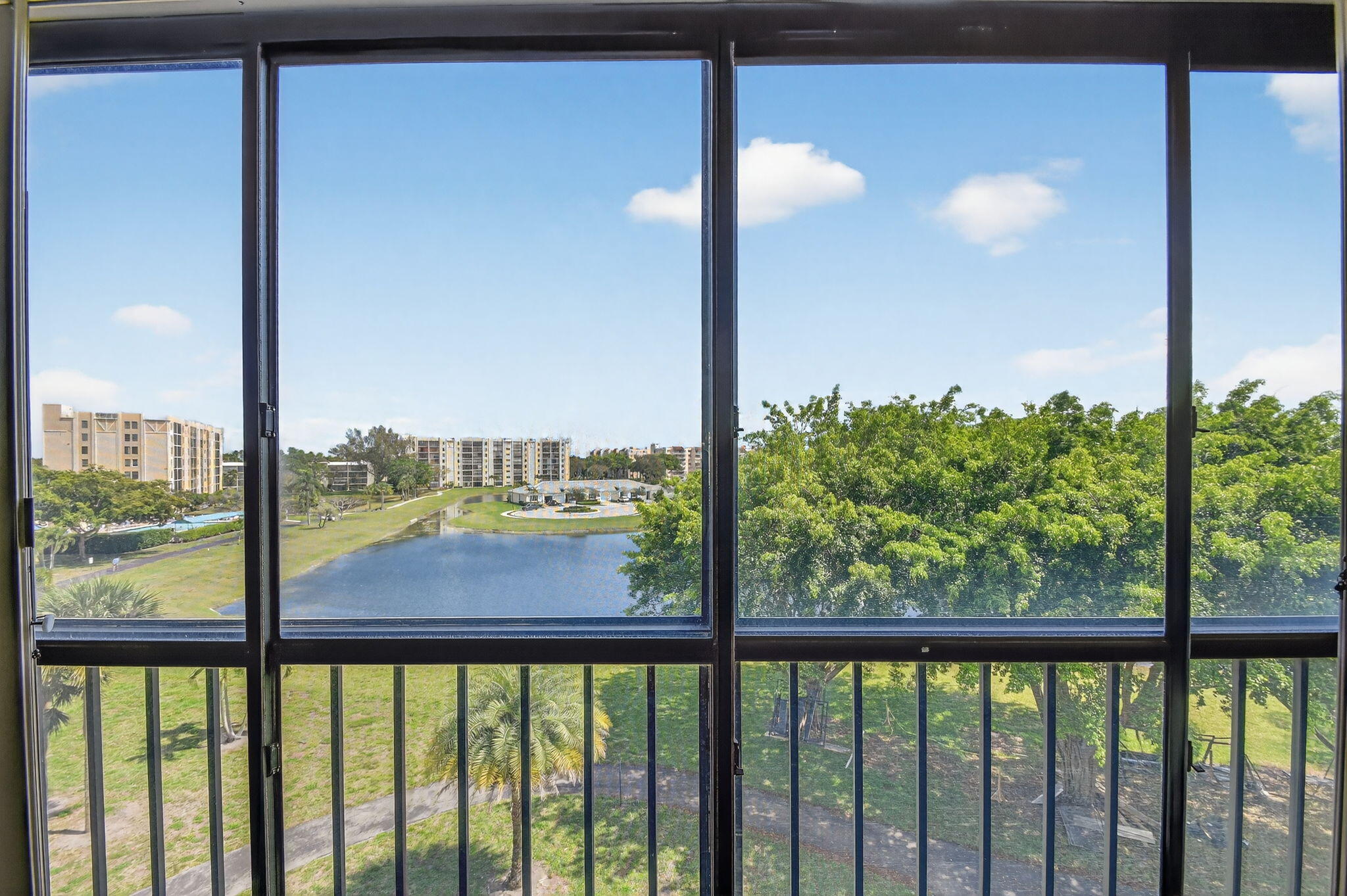 HUNTINGTON LAKES SEC TWO CONDOS - Residential