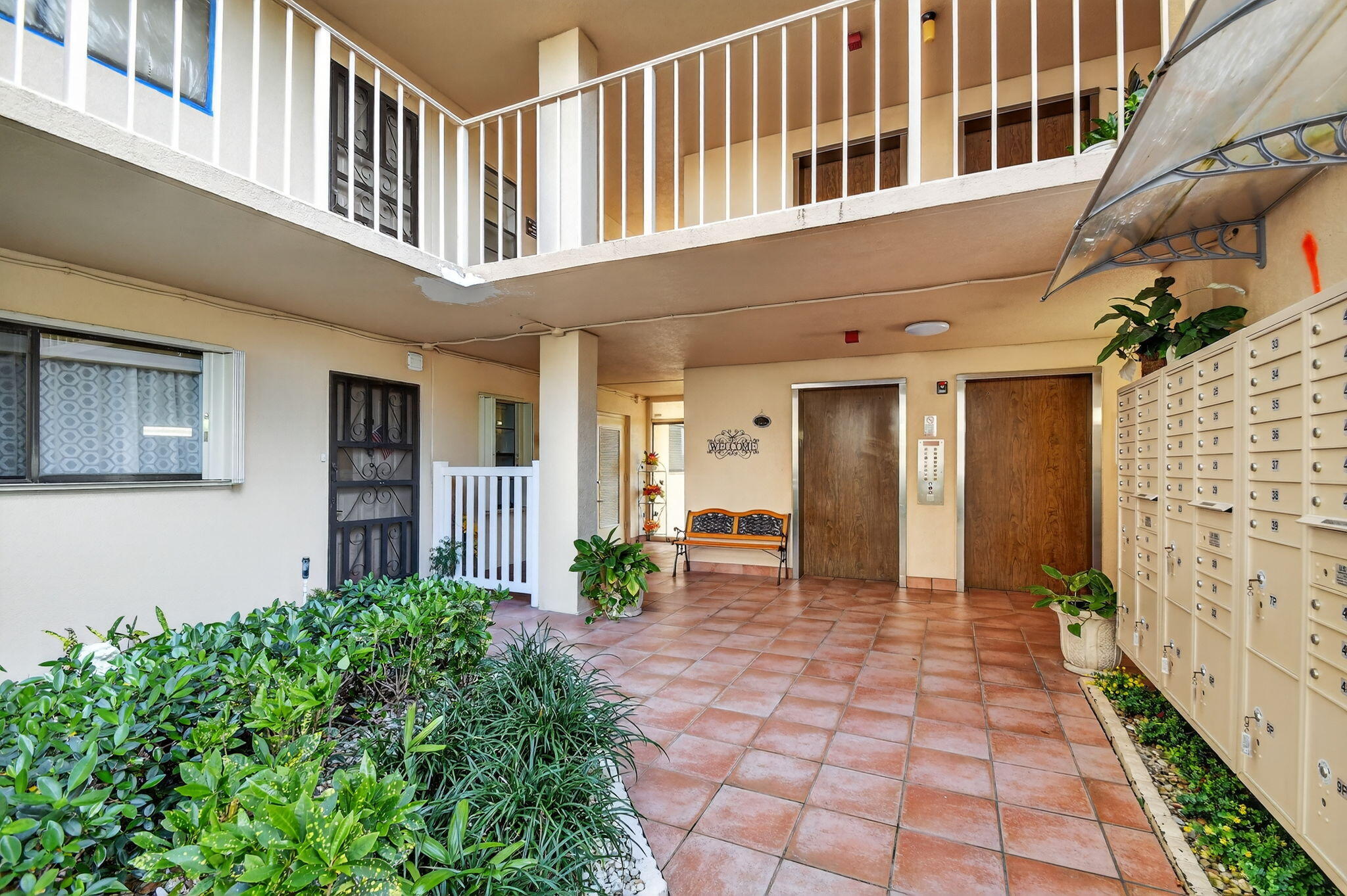 HUNTINGTON LAKES SEC TWO CONDOS - Residential