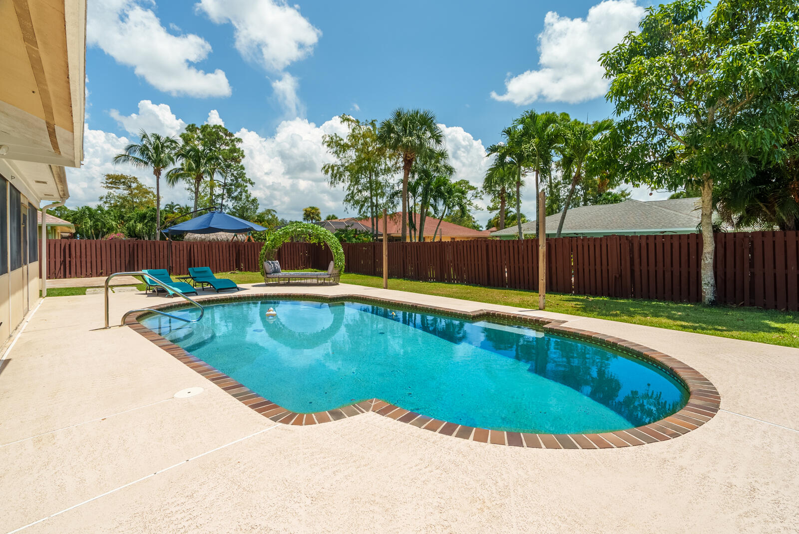 SUGAR POND MANOR OF WELLINGTON - Residential